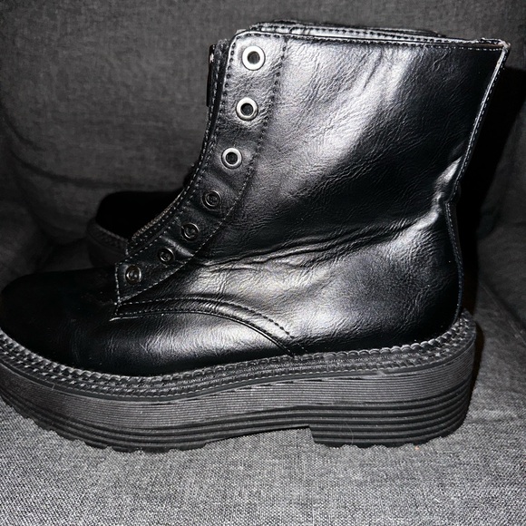 Bershka chunky zip front boot In black Women size 8 - Picture 5 of 5